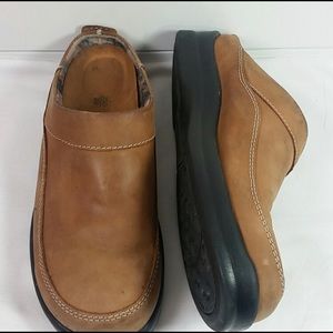 Birkenstock Footprints clog in dark tan. Sz 39